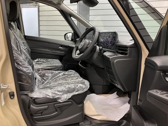 セレナ ＸＶ　登録済未使用車　全周囲カメラ　クリアランスソナー　オートクルーズコントロール　衝突被害軽減システム　両側電動スライドドア　オートマチックハイビーム　オートライト　ＬＥＤヘッドランプ　スマートキー（32枚目）