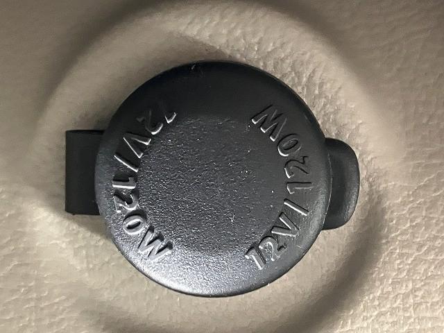 アルトラパン モード　ＥＴＣ　全周囲カメラ　ナビ　ＴＶ　クリアランスソナー　レーンアシスト　衝突被害軽減システム　オートライト　ＨＩＤ　スマートキー　アイドリングストップ　電動格納ミラー　ベンチシート　ＣＶＴ（33枚目）