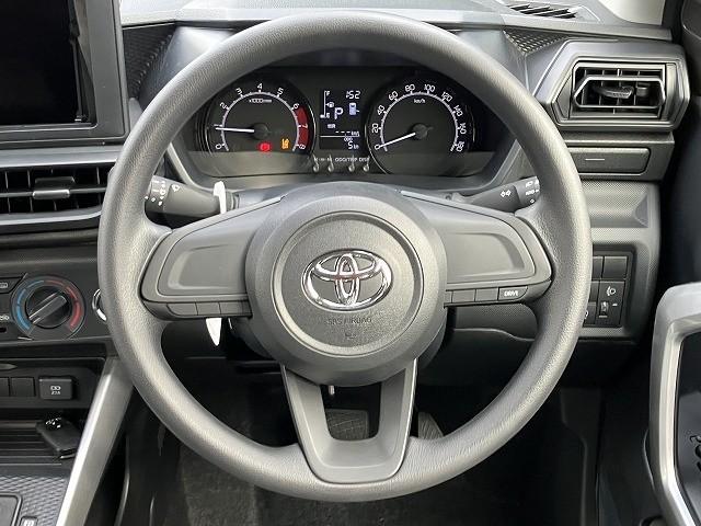 ライズ Ｘ　登録済未使用車　クリアランスソナー　衝突被害軽減システム　オートライト　ＬＥＤヘッドランプ　スマートキー　アイドリングストップ　電動格納ミラー　ＣＶＴ　盗難防止システム　衝突安全ボディ　ＡＢＳ　ＥＳＣ（3枚目）