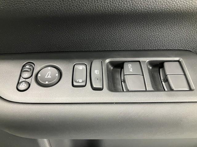 フリード エアー　ＥＸ　登録済未使用車　クリアランスソナー　オートクルーズコントロール　レーンアシスト　衝突被害軽減システム　両側電動スライドドア　オートライト　ＬＥＤヘッドランプ　スマートキー　電動格納ミラー　シートヒータ（12枚目）