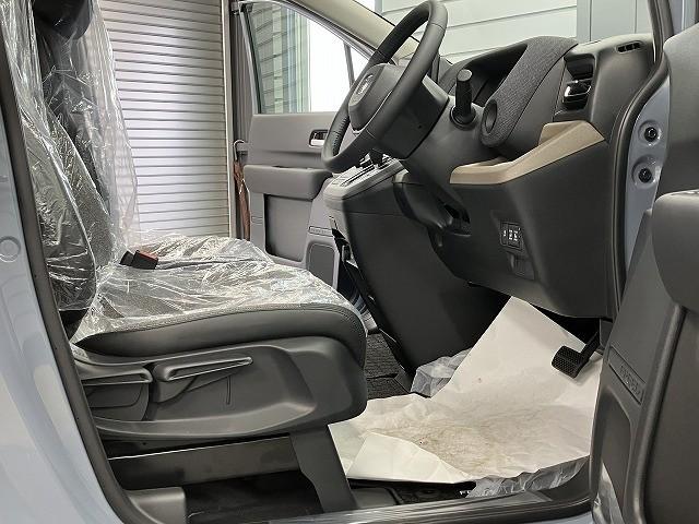 フリード エアー　ＥＸ　登録済未使用車　クリアランスソナー　オートクルーズコントロール　レーンアシスト　衝突被害軽減システム　両側電動スライドドア　オートライト　ＬＥＤヘッドランプ　スマートキー　電動格納ミラー　シートヒータ（46枚目）