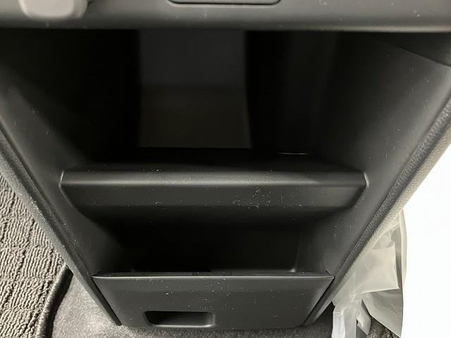 フリード エアー　ＥＸ　登録済未使用車　クリアランスソナー　オートクルーズコントロール　レーンアシスト　衝突被害軽減システム　両側電動スライドドア　オートライト　ＬＥＤヘッドランプ　スマートキー　電動格納ミラー　シートヒータ（49枚目）