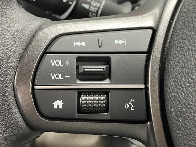 フリード エアー　ＥＸ　登録済未使用車　クリアランスソナー　オートクルーズコントロール　レーンアシスト　衝突被害軽減システム　両側電動スライドドア　オートライト　ＬＥＤヘッドランプ　スマートキー　電動格納ミラー　シートヒータ（50枚目）