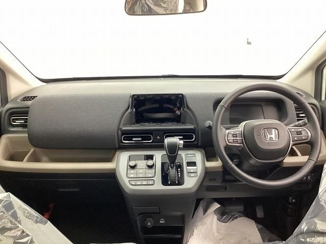 フリード エアー　ＥＸ　クリアランスソナー　オートクルーズコントロール　レーンアシスト　衝突被害軽減システム　両側電動スライドドア　オートライト　ＬＥＤヘッドランプ　スマートキー　電動格納ミラー　シートヒーター　３列シート（2枚目）