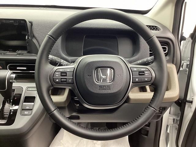 フリード エアー　ＥＸ　クリアランスソナー　オートクルーズコントロール　レーンアシスト　衝突被害軽減システム　両側電動スライドドア　オートライト　ＬＥＤヘッドランプ　スマートキー　電動格納ミラー　シートヒーター　３列シート（3枚目）