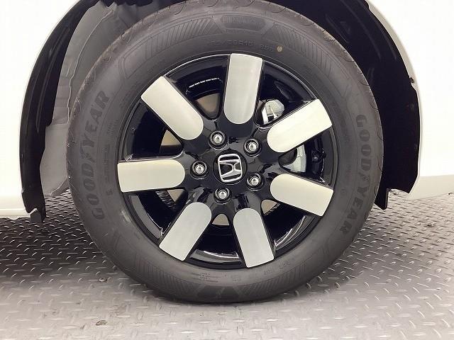 フリード エアー　ＥＸ　クリアランスソナー　オートクルーズコントロール　レーンアシスト　衝突被害軽減システム　両側電動スライドドア　オートライト　ＬＥＤヘッドランプ　スマートキー　電動格納ミラー　シートヒーター　３列シート（20枚目）