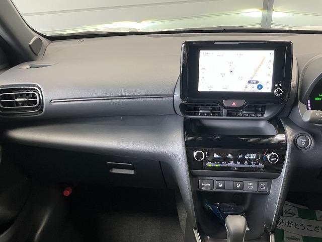 ヤリスクロス ハイブリッドＺ　登録済未使用車　クリアランスソナー　オートクルーズコントロール　レーンアシスト　衝突被害軽減システム　ナビ　オートマチックハイビーム　ＬＥＤヘッドランプ　アルミホイール　電動格納ミラー　シートヒーター（6枚目）