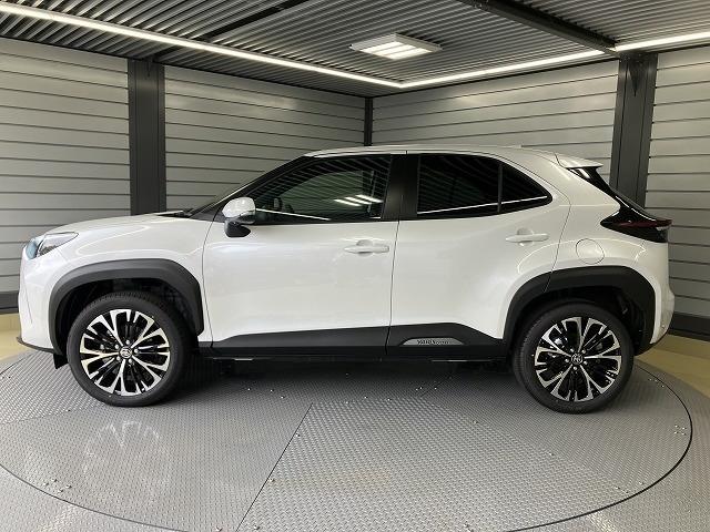 ヤリスクロス ハイブリッドＺ　登録済未使用車　クリアランスソナー　オートクルーズコントロール　レーンアシスト　衝突被害軽減システム　ナビ　オートマチックハイビーム　ＬＥＤヘッドランプ　アルミホイール　電動格納ミラー　シートヒーター（18枚目）