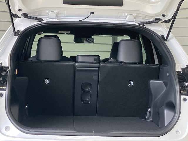 ヤリスクロス ハイブリッドＺ　登録済未使用車　クリアランスソナー　オートクルーズコントロール　レーンアシスト　衝突被害軽減システム　ナビ　オートマチックハイビーム　ＬＥＤヘッドランプ　アルミホイール　電動格納ミラー　シートヒーター（19枚目）