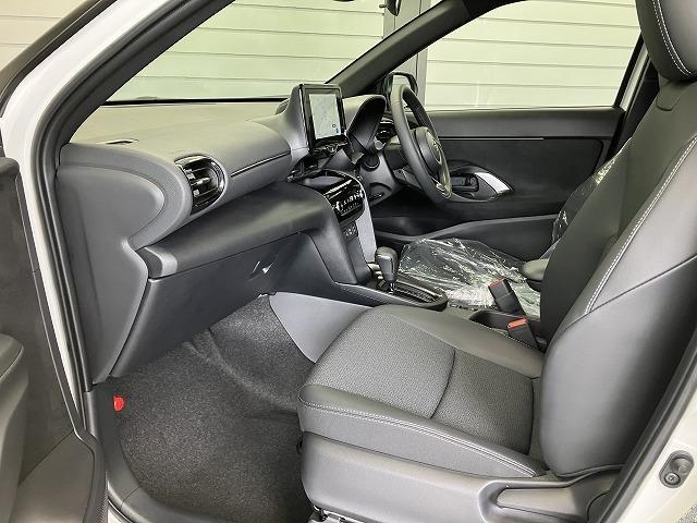 ヤリスクロス ハイブリッドＺ　登録済未使用車　クリアランスソナー　オートクルーズコントロール　レーンアシスト　衝突被害軽減システム　ナビ　オートマチックハイビーム　ＬＥＤヘッドランプ　アルミホイール　電動格納ミラー　シートヒーター（32枚目）