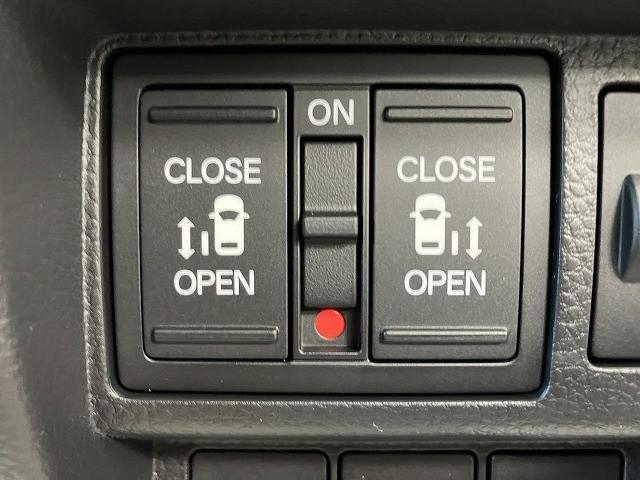 ステップワゴン ｅ：ＨＥＶスパーダ　バックカメラ　クリアランスソナー　オートクルーズコントロール　レーンアシスト　衝突被害軽減システム　両側電動スライドドア　オートライト　ＬＥＤヘッドランプ　電動リアゲート　スマートキー　電動格納ミラー（3枚目）