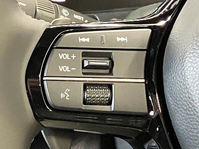 ステップワゴン ｅ：ＨＥＶスパーダ　バックカメラ　クリアランスソナー　オートクルーズコントロール　レーンアシスト　衝突被害軽減システム　両側電動スライドドア　オートライト　ＬＥＤヘッドランプ　電動リアゲート　スマートキー　電動格納ミラー（6枚目）