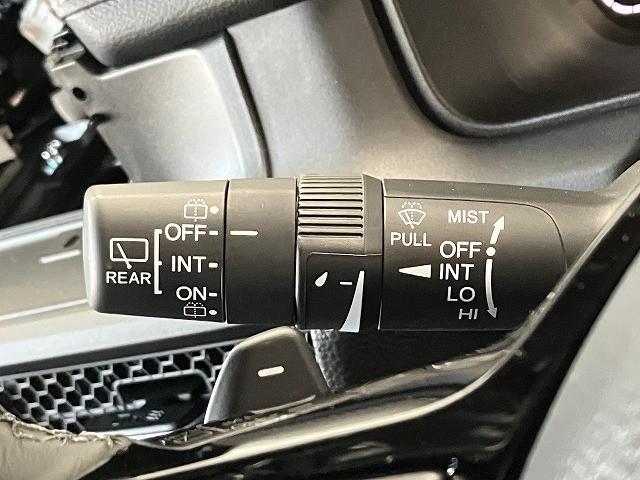 ステップワゴン ｅ：ＨＥＶスパーダ　バックカメラ　クリアランスソナー　オートクルーズコントロール　レーンアシスト　衝突被害軽減システム　両側電動スライドドア　オートライト　ＬＥＤヘッドランプ　電動リアゲート　スマートキー　電動格納ミラー（8枚目）