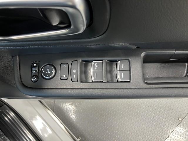 ステップワゴン ｅ：ＨＥＶスパーダ　バックカメラ　クリアランスソナー　オートクルーズコントロール　レーンアシスト　衝突被害軽減システム　両側電動スライドドア　オートライト　ＬＥＤヘッドランプ　電動リアゲート　スマートキー　電動格納ミラー（11枚目）