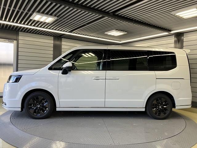 ステップワゴン ｅ：ＨＥＶスパーダ　バックカメラ　クリアランスソナー　オートクルーズコントロール　レーンアシスト　衝突被害軽減システム　両側電動スライドドア　オートライト　ＬＥＤヘッドランプ　電動リアゲート　スマートキー　電動格納ミラー（15枚目）