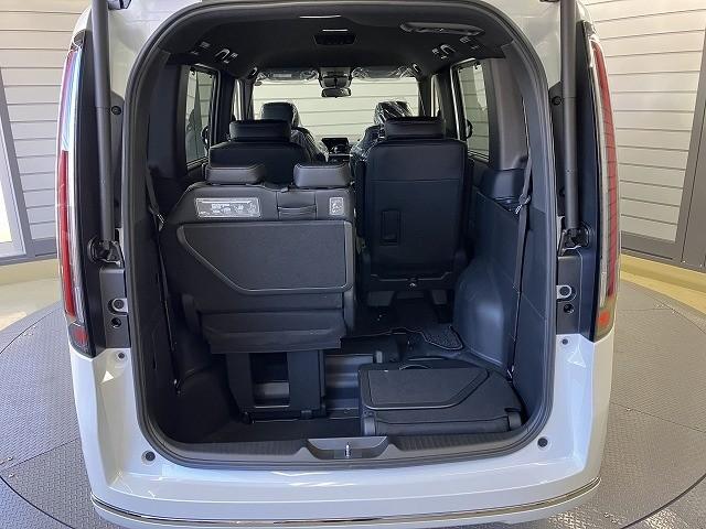 ステップワゴン ｅ：ＨＥＶスパーダ　バックカメラ　クリアランスソナー　オートクルーズコントロール　レーンアシスト　衝突被害軽減システム　両側電動スライドドア　オートライト　ＬＥＤヘッドランプ　電動リアゲート　スマートキー　電動格納ミラー（19枚目）