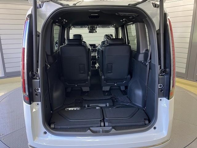 ステップワゴン ｅ：ＨＥＶスパーダ　バックカメラ　クリアランスソナー　オートクルーズコントロール　レーンアシスト　衝突被害軽減システム　両側電動スライドドア　オートライト　ＬＥＤヘッドランプ　電動リアゲート　スマートキー　電動格納ミラー（32枚目）