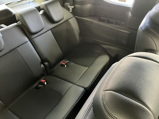 ステップワゴン ｅ：ＨＥＶスパーダ　バックカメラ　クリアランスソナー　オートクルーズコントロール　レーンアシスト　衝突被害軽減システム　両側電動スライドドア　オートライト　ＬＥＤヘッドランプ　電動リアゲート　スマートキー　電動格納ミラー（40枚目）