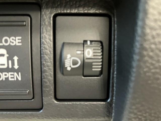 ステップワゴン ｅ：ＨＥＶスパーダ　バックカメラ　クリアランスソナー　オートクルーズコントロール　レーンアシスト　衝突被害軽減システム　両側電動スライドドア　オートライト　ＬＥＤヘッドランプ　電動リアゲート　スマートキー　電動格納ミラー（41枚目）