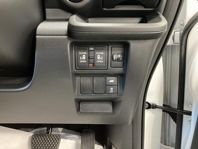 ステップワゴン ｅ：ＨＥＶスパーダ　バックカメラ　クリアランスソナー　オートクルーズコントロール　レーンアシスト　衝突被害軽減システム　両側電動スライドドア　オートライト　ＬＥＤヘッドランプ　電動リアゲート　スマートキー　電動格納ミラー（45枚目）