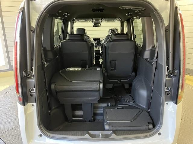 ステップワゴン ｅ：ＨＥＶスパーダ　バックカメラ　クリアランスソナー　オートクルーズコントロール　レーンアシスト　衝突被害軽減システム　両側電動スライドドア　オートライト　ＬＥＤヘッドランプ　電動リアゲート　スマートキー　電動格納ミラー（48枚目）