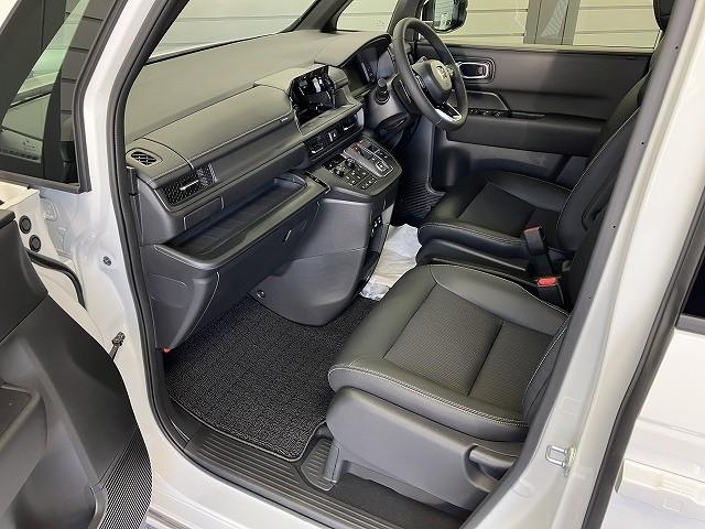 ステップワゴン ｅ：ＨＥＶスパーダ　バックカメラ　クリアランスソナー　オートクルーズコントロール　レーンアシスト　衝突被害軽減システム　両側電動スライドドア　オートライト　ＬＥＤヘッドランプ　電動リアゲート　スマートキー　電動格納ミラー（50枚目）