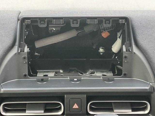 フリード エアー　ＥＸ　登録済未使用車　クリアランスソナー　オートクルーズコントロール　衝突被害軽減システム　両側電動スライドドア　オートライト　ＬＥＤヘッドランプ　スマートキー　電動格納ミラー　シートヒーター（4枚目）