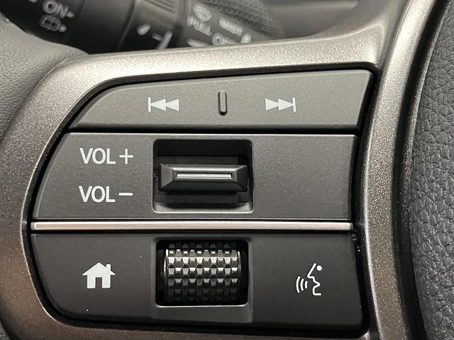 フリード エアー　ＥＸ　登録済未使用車　クリアランスソナー　オートクルーズコントロール　衝突被害軽減システム　両側電動スライドドア　オートライト　ＬＥＤヘッドランプ　スマートキー　電動格納ミラー　シートヒーター（6枚目）