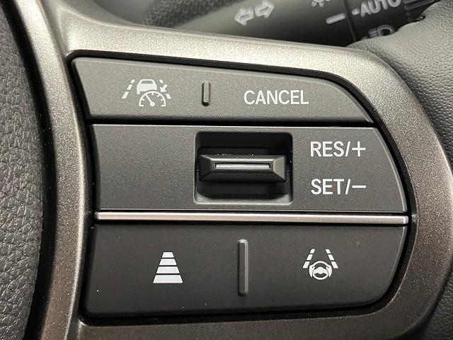 フリード エアー　ＥＸ　登録済未使用車　クリアランスソナー　オートクルーズコントロール　衝突被害軽減システム　両側電動スライドドア　オートライト　ＬＥＤヘッドランプ　スマートキー　電動格納ミラー　シートヒーター（7枚目）