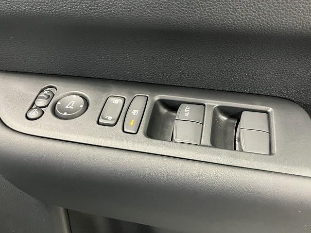 フリード エアー　ＥＸ　登録済未使用車　クリアランスソナー　オートクルーズコントロール　衝突被害軽減システム　両側電動スライドドア　オートライト　ＬＥＤヘッドランプ　スマートキー　電動格納ミラー　シートヒーター（10枚目）