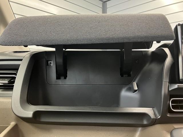 フリード エアー　ＥＸ　登録済未使用車　クリアランスソナー　オートクルーズコントロール　衝突被害軽減システム　両側電動スライドドア　オートライト　ＬＥＤヘッドランプ　スマートキー　電動格納ミラー　シートヒーター（33枚目）