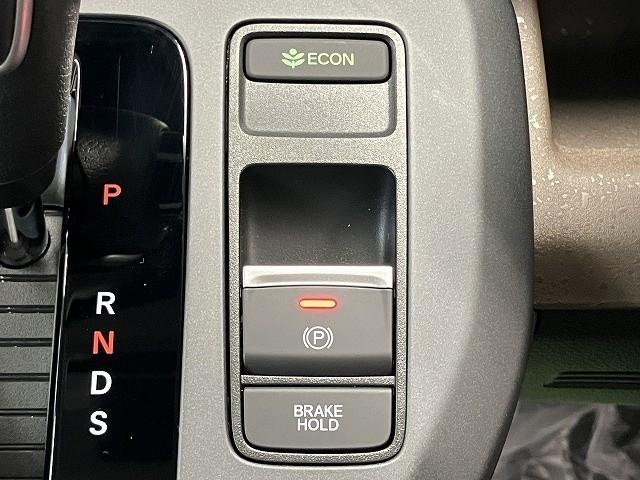 フリード エアー　ＥＸ　登録済未使用車　クリアランスソナー　オートクルーズコントロール　衝突被害軽減システム　両側電動スライドドア　オートライト　ＬＥＤヘッドランプ　スマートキー　電動格納ミラー　シートヒーター（60枚目）