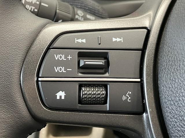 フリード エアー　ＥＸ　登録済未使用車　クリアランスソナー　オートクルーズコントロール　衝突被害軽減システム　両側電動スライドドア　オートライト　ＬＥＤヘッドランプ　スマートキー　電動格納ミラー　シートヒーター（6枚目）