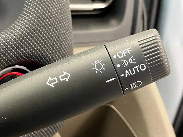 フリード エアー　ＥＸ　登録済未使用車　クリアランスソナー　オートクルーズコントロール　衝突被害軽減システム　両側電動スライドドア　オートライト　ＬＥＤヘッドランプ　スマートキー　電動格納ミラー　シートヒーター（9枚目）