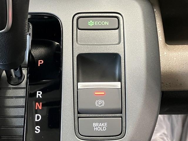 フリード エアー　ＥＸ　登録済未使用車　クリアランスソナー　オートクルーズコントロール　衝突被害軽減システム　両側電動スライドドア　オートライト　ＬＥＤヘッドランプ　スマートキー　電動格納ミラー　シートヒーター（40枚目）