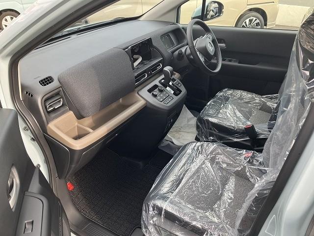 フリード エアー　ＥＸ　登録済未使用車　クリアランスソナー　オートクルーズコントロール　衝突被害軽減システム　両側電動スライドドア　オートライト　ＬＥＤヘッドランプ　スマートキー　電動格納ミラー　シートヒーター（63枚目）