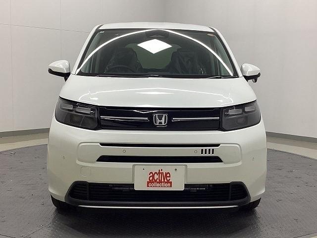 フリード エアー　ＥＸ　登録済未使用車　バックカメラ　クリアランスソナー　オートクルーズコントロール　レーンアシスト　衝突被害軽減システム　両側電動スライドドア　オートライト　スマートキー　電動格納ミラー　シートヒーター（13枚目）