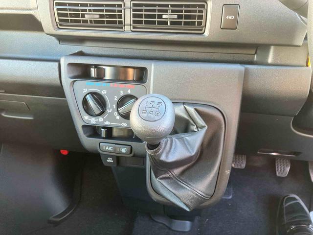 ハイゼットカーゴ クルーズ 4WDマニュアル 登録済み未使用車 保証 新車保証・まごころ保証 1年間・走行距離無制限付き(10枚目)