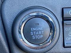 エンジン始動、停止はプッシュボタンでの操作になります。 4
