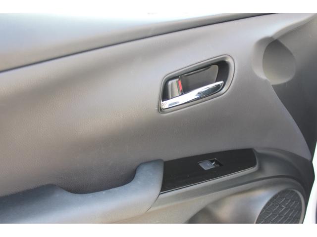 プリウス Ａツーリングセレクション　４ＷＤ　９インチナビゲーションＴＶバックカメラＥＴＣ　黒レザーシートパワーシート　シートヒーター　モデリスタエアロ　ＬＥＤライト（42枚目）