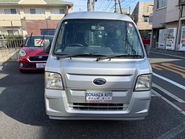 サンバーバン トランスポーター　ワンオーナー　パワーウィンドウ　キーレスエントリー　純正ＣＤ／ＡＭＦＭラジオ　ＥＴＣ　ドアバイザー　スタッドレスタイヤ装着（2枚目）