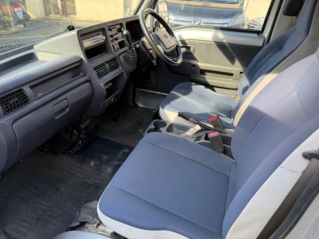 サンバーバン トランスポーター　ワンオーナー　パワーウィンドウ　キーレスエントリー　純正ＣＤ／ＡＭＦＭラジオ　ＥＴＣ　ドアバイザー　スタッドレスタイヤ装着（11枚目）