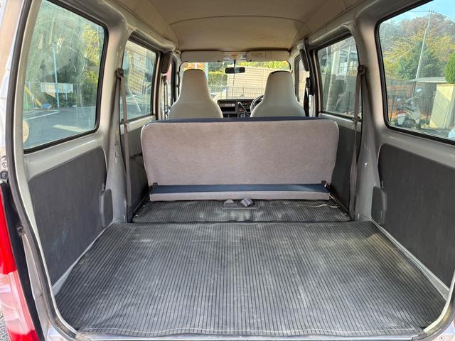 サンバーバン トランスポーター　ワンオーナー　パワーウィンドウ　キーレスエントリー　純正ＣＤ／ＡＭＦＭラジオ　ＥＴＣ　ドアバイザー　スタッドレスタイヤ装着（13枚目）