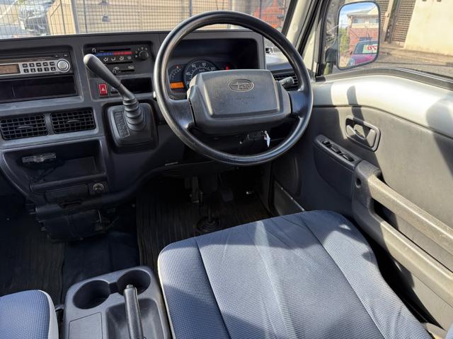 サンバーバン トランスポーター　ワンオーナー　パワーウィンドウ　キーレスエントリー　純正ＣＤ／ＡＭＦＭラジオ　ＥＴＣ　ドアバイザー　スタッドレスタイヤ装着（17枚目）