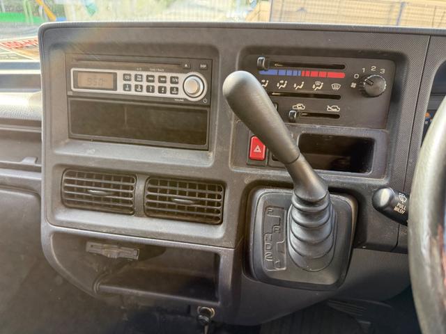 サンバーバン トランスポーター　ワンオーナー　パワーウィンドウ　キーレスエントリー　純正ＣＤ／ＡＭＦＭラジオ　ＥＴＣ　ドアバイザー　スタッドレスタイヤ装着（18枚目）