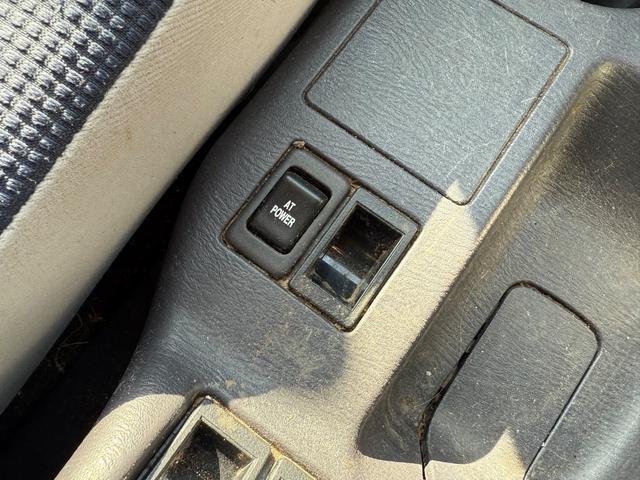 サンバーバン トランスポーター　ワンオーナー　パワーウィンドウ　キーレスエントリー　純正ＣＤ／ＡＭＦＭラジオ　ＥＴＣ　ドアバイザー　スタッドレスタイヤ装着（20枚目）