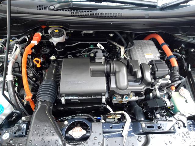 フィット ｅ：ＨＥＶホーム　当社デモカー　ＨｏｎｄａＳＥＮＳＩＮＧ　メモリーナビ　リアカメラ　ＥＴＣ　ＵＳＢ入力端子　ＬＥＤ　前後誤発進抑制機能　クリソナ　助手席エアバッグ　運転席エアバッグ　アイドリングストップ　ＵＳＢ接続（24枚目）