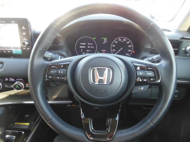 ヴェゼル ｅ：ＨＥＶＺ　ＨｏｎｄａＳＥＮＳＩＮＧ　ドラレコ　メモリーナビ　リアカメラ　ＥＴＣ　純正アルミ　ドアバイザー　衝突回避支援ブレーキ機能　１オナ　スマキ　フルオートエアコン　Ｄレコ　エアバッグ　両席エアバック　Ｒカメ（7枚目）