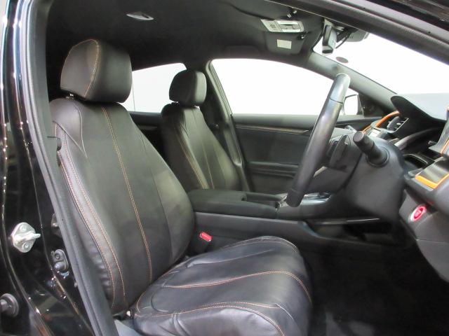 すわり心地の良い運転席・助手席です。長時間のドライブの疲れ軽減に貢献します。どうぞ快適なドライブを♪