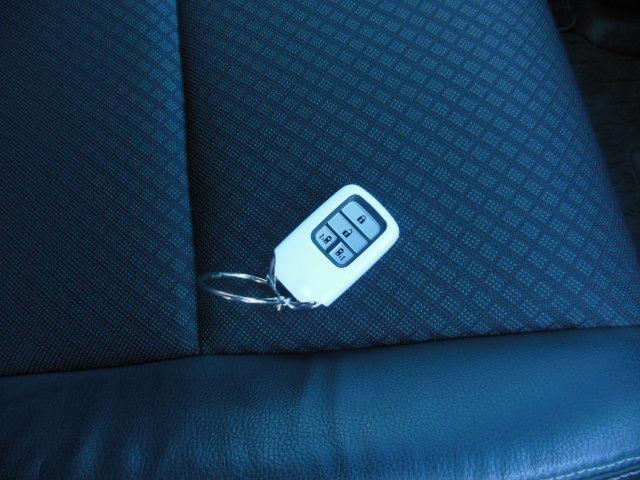 フリード Ｇ・ホンダセンシング　純正９インチメモリーナビＢｌｕｅｔｏｏｔｈドラレコＥＴＣＲカメラワンオーナー　Ｆセグ　追突被害軽減ブレーキ　ｉストップ　Ｗエアバッグ　パワーウィンドウ　１オ－ナ－　アクティブクルーズコントロール（15枚目）